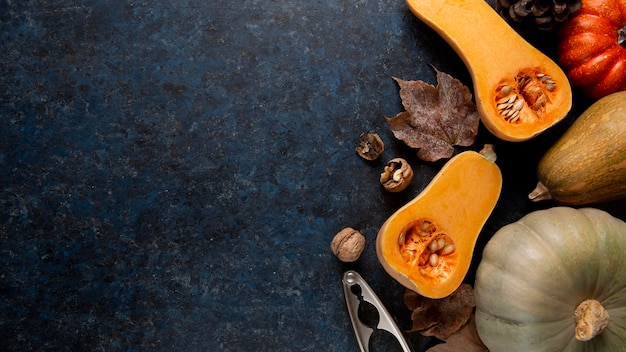 Foto assortimento di bordi per alimenti del ringraziamento vista dall'alto con spazio di copia