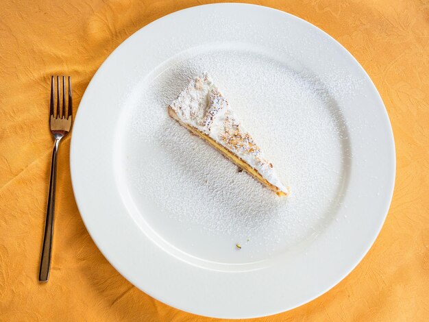 Foto vista dall'alto della tradizionale torta siciliana al limone