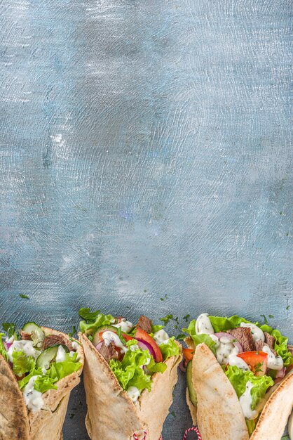 Foto vista dall'alto involucro di kebab turco