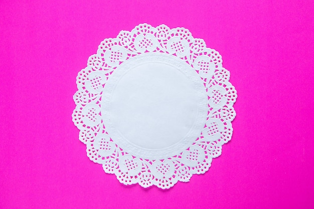 Photo top view white table tissue on a pink background holiday concept ethnic ornate colourful spring novruz