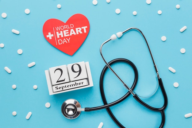 Foto concetto di giornata mondiale del cuore vista dall'alto con la medicina