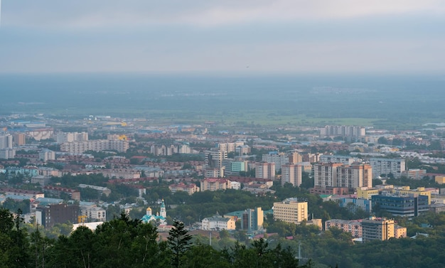 Вид сверху на Южно-Сахалинск с горы Большевик