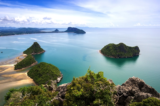 Top View zeegezicht strand bij Prachuab Khirikhan povince, landschap Thailand