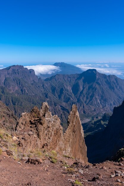 ロケ・デ・ロス・ムチャチョス近くのカルデラ・デ・タブリエンテ火山の頂上