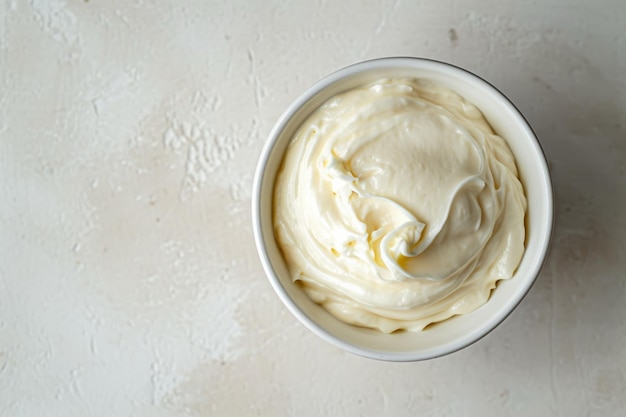 Foto topdown perspectief van gladde romige vanille yoghurt met witte tint