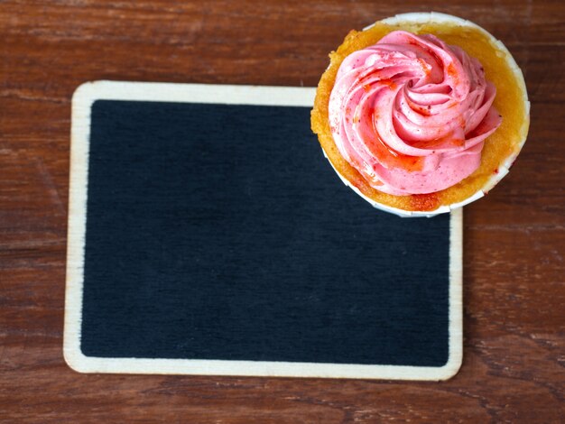 Topview of strawberry cupcake and blackboard