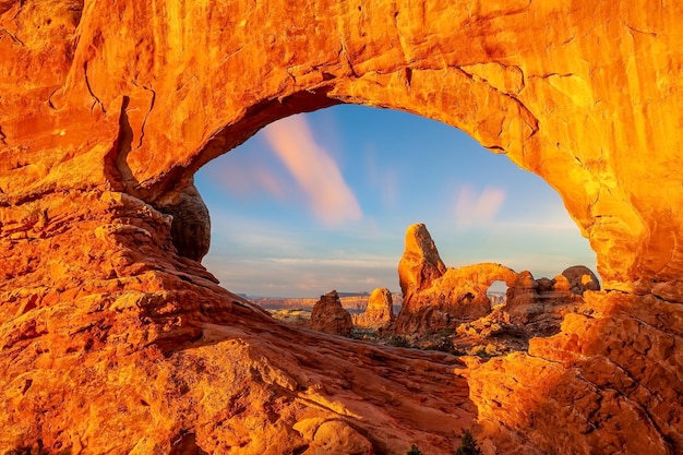 Torenboog door het noordelijke raam in Arches National Park in Moab Utah USA