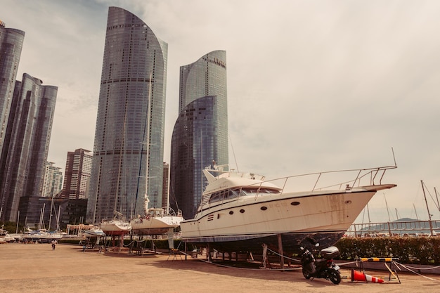 Torens met boten in Busan, Zuid-Korea