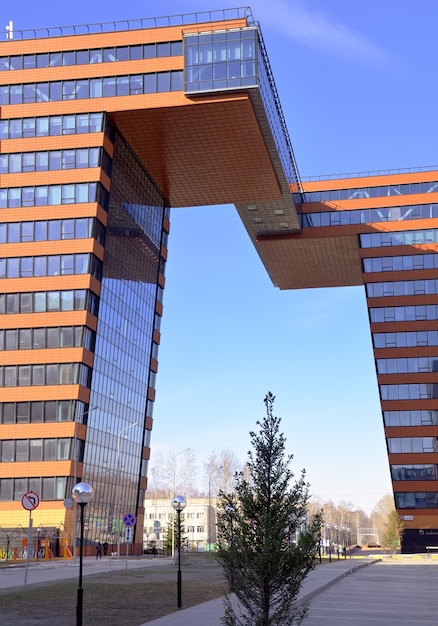 Foto torens van het akadempark in akademgorodok moderne hoge gebouwen van het technopark