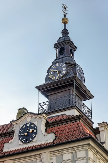 Torenspits van het Joodse stadhuis in Praag