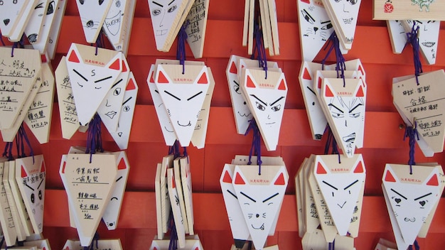 Foto torii gebed in fushimi inari heiligdom