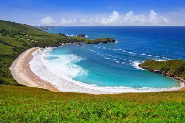 Torimbiastrand in Asturias dichtbij Llanes Spanje