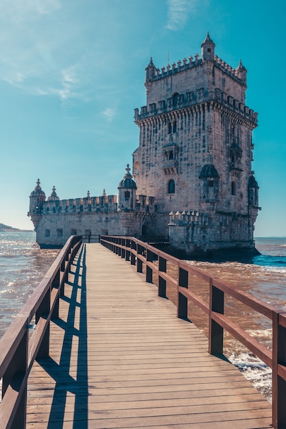 Torre de belem in portugal met rivier