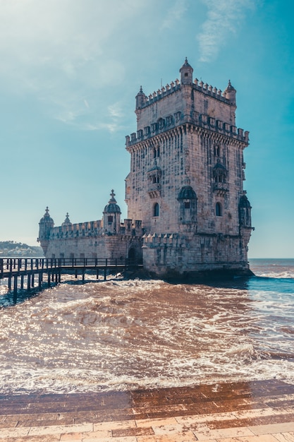 Torre de belem in portugal met rivier