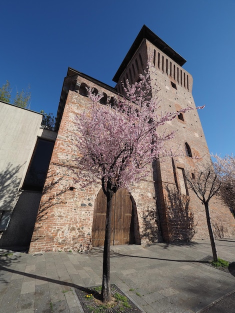 Torre medievale torre e castello medievali a settimo torinese, italy