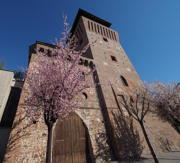 Torre medievale torre e castello medievali a settimo torinese, italy