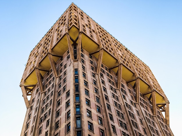 Photo torre velasca modern landmark building in milan hdr