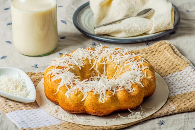 Foto torta cubierta con coco rallado