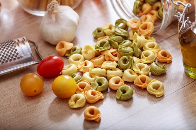 Foto tortellini su un tavolo