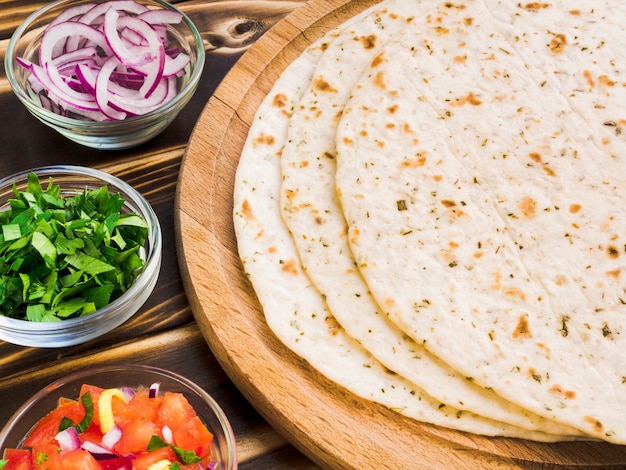 Foto tortilla met mix van ingrediënten