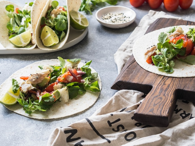 Tortillas with vegetables and white fish.