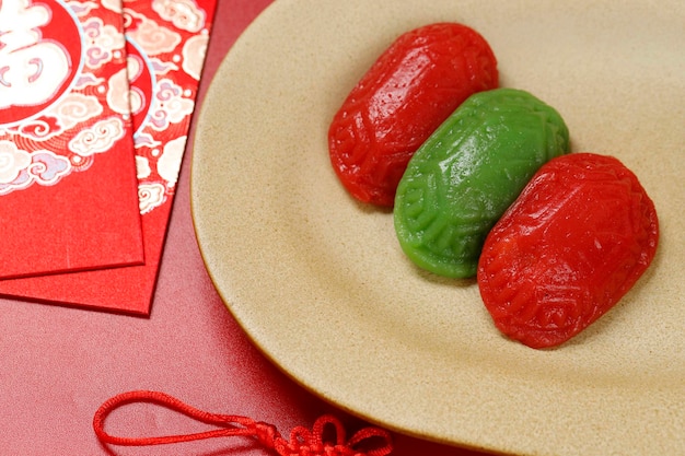 亀のケーキ、KueKuまたはAngkuKueh、中国と東南アジアで人気のある、すべての中国の祭りや誕生日の長寿、幸運、繁栄のための有名な中国の縁起の良いペストリー