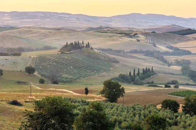 Toscane zonsopgang platteland italië