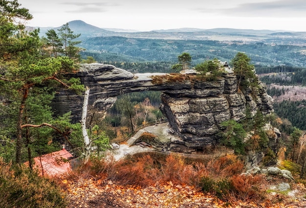 Photo tourist attraction pravcicka brana in bohemian switzerland national park in czech republic