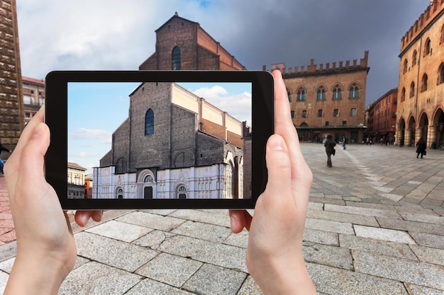 Fotografie turistiche basilica nella città di bologna