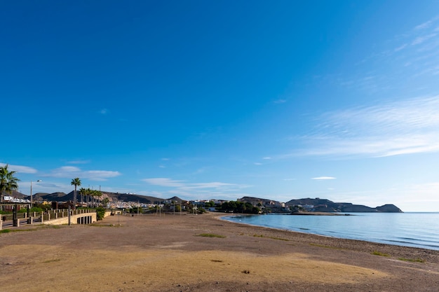 写真 アルメリアスペインの海沿いの観光リゾート