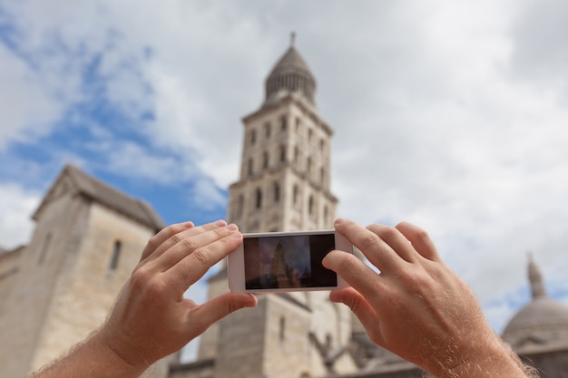 ペリグー、フランスの写真を撮る観光客