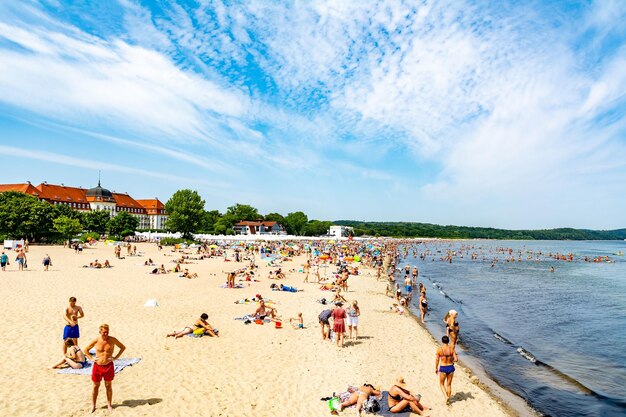 Photo tourists on the beach in sopot poland