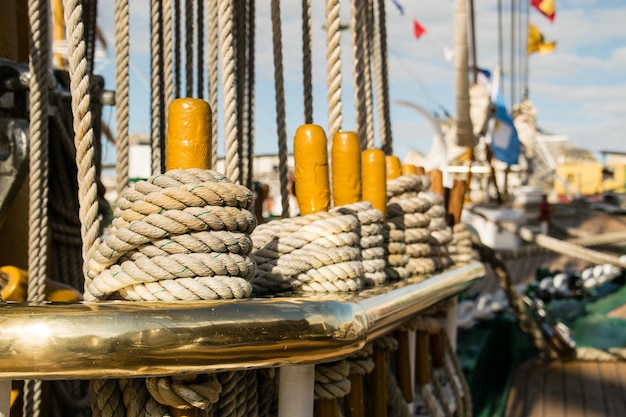 Touwen in een zeilboot