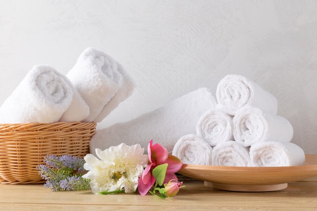 Towels roll with flower