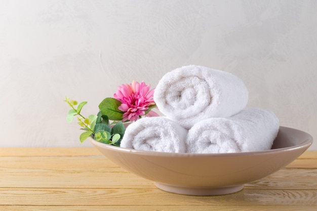 Towels roll with flower