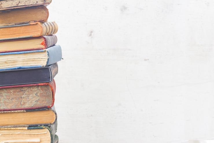 Photo tower of books close up on white wooden
