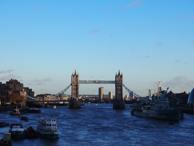 Tower Bridge over de Theems tegen de lucht
