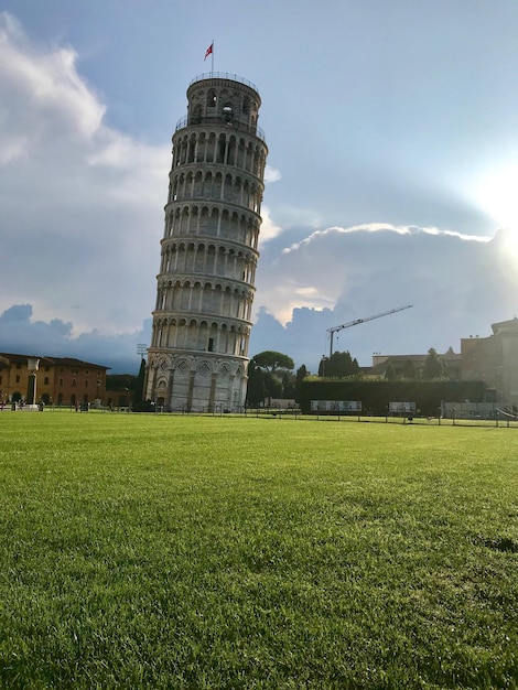 Photo tower on field against sky in city