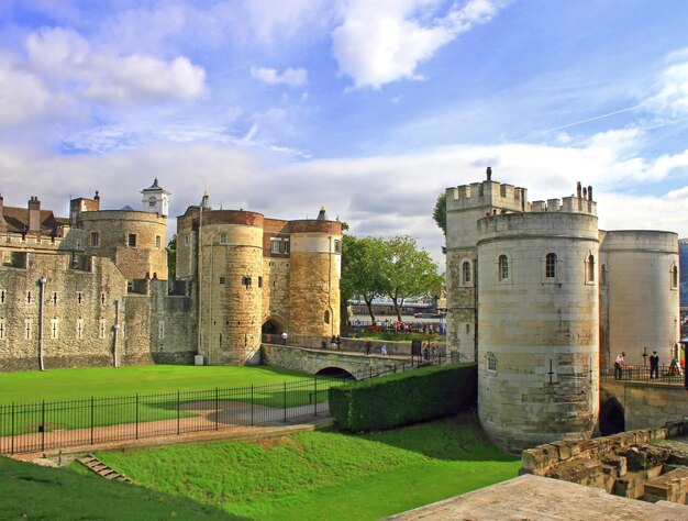 Photo tower of london in london uk great sky