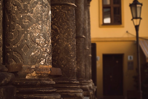 Foto torre vicino alla chiesa