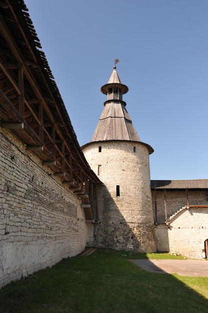 Башни старого Кремля в Пскове, Россия