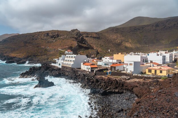 スペインのカナリア諸島エル・イエロ島の海岸にあるタマドゥステの町