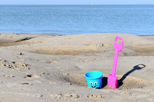 Foto giocattolo sulla spiaggia