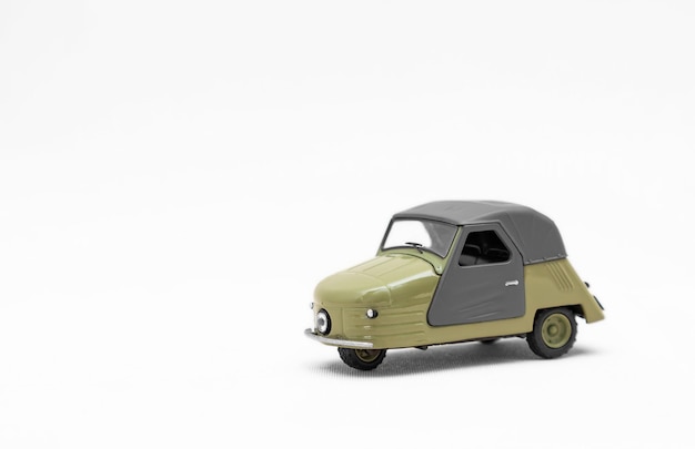 Photo toy three-wheeled retro car