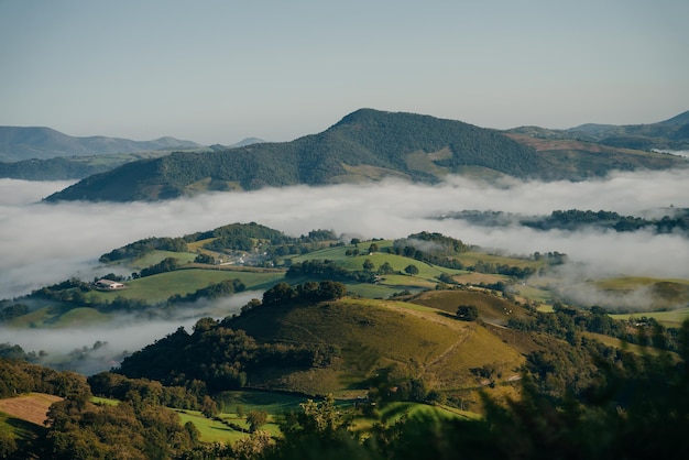 Saint Jean Pied du Port에서 Camino Frances의 Roncevaux, Santiago de Compostela까지 피레네 산맥을 따라가십시오. 고품질 사진