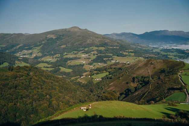 Saint Jean Pied du Port에서 Camino Frances의 Roncevaux, Santiago de Compostela까지 피레네 산맥을 따라가십시오. 고품질 사진