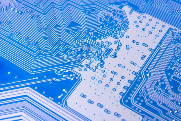 写真 青いpcbのトラックをクローズアップ