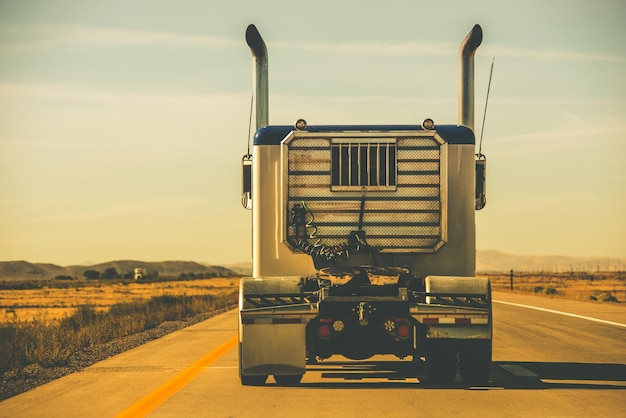 Photo tractor trailer on the highway