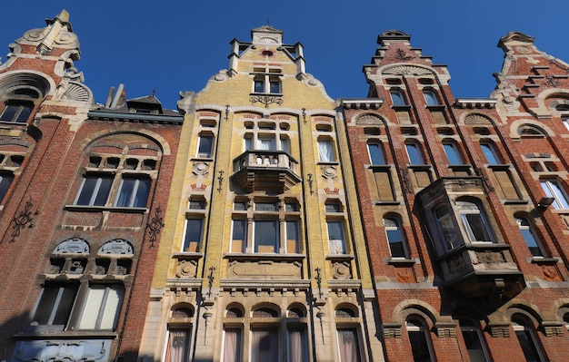 Традиционная архитектура с ярким фасадом высоких домов в Генте