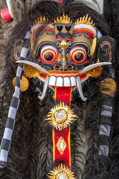 Foto maschera tradizionale balinese barong sulla cerimonia di strada nell'isola di bali indonesia primo piano